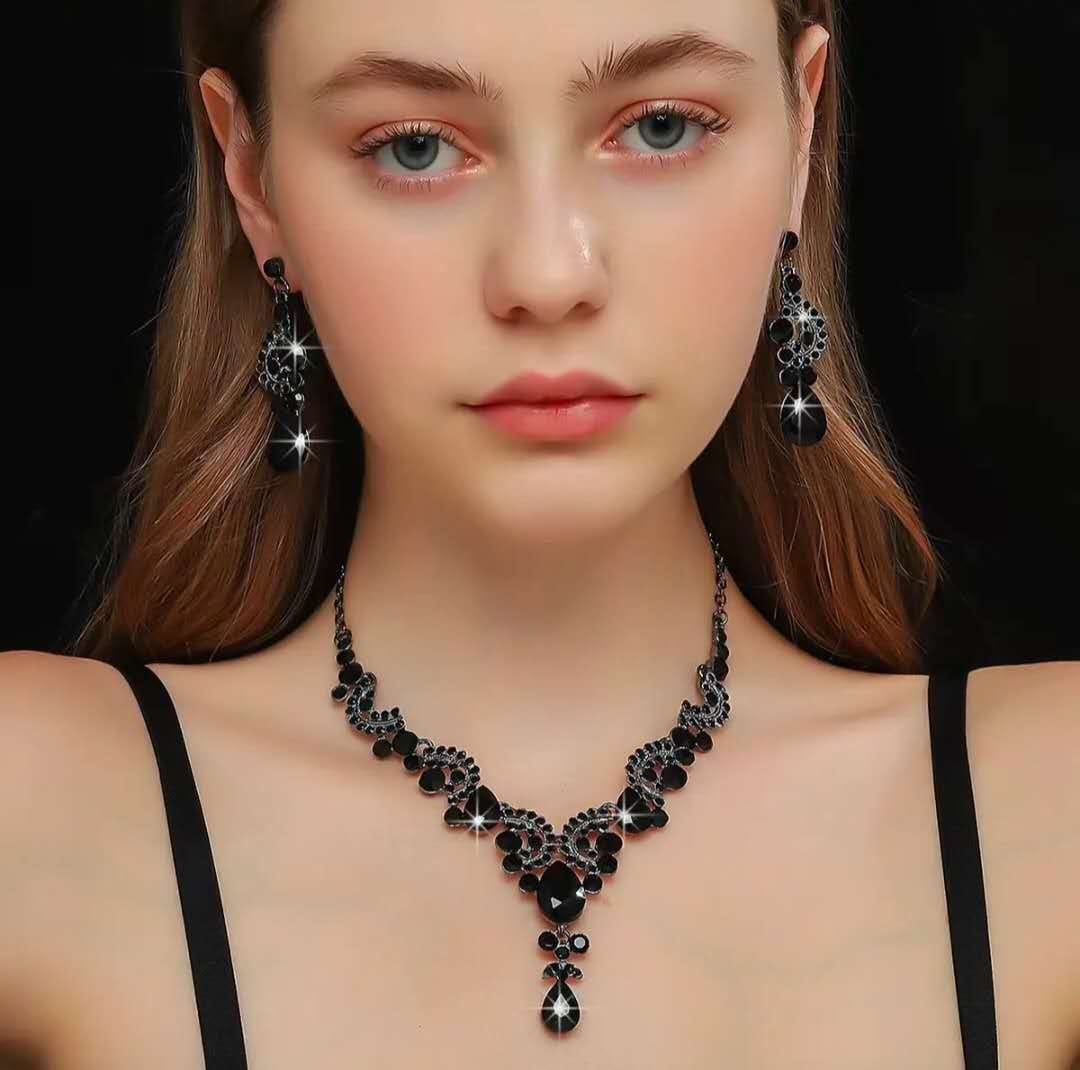 Glamorous Wedding Necklace ( Black)